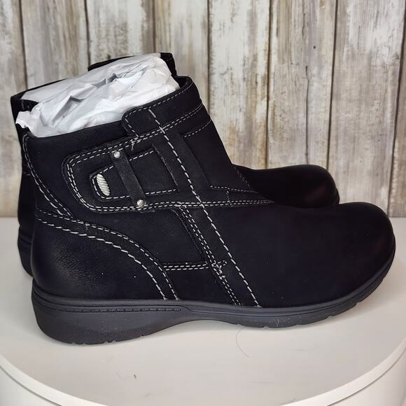 Clarks Women's Carleigh Style Black Nubuck Ankle Boots - Size 8 M - Picture 2 of 11